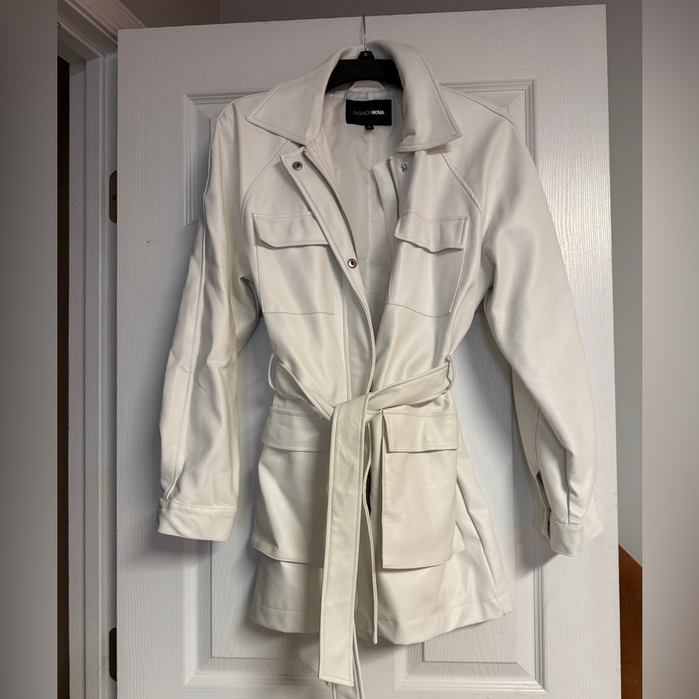 Fashion Nova White Women's Faux Leather Jacket Size Small